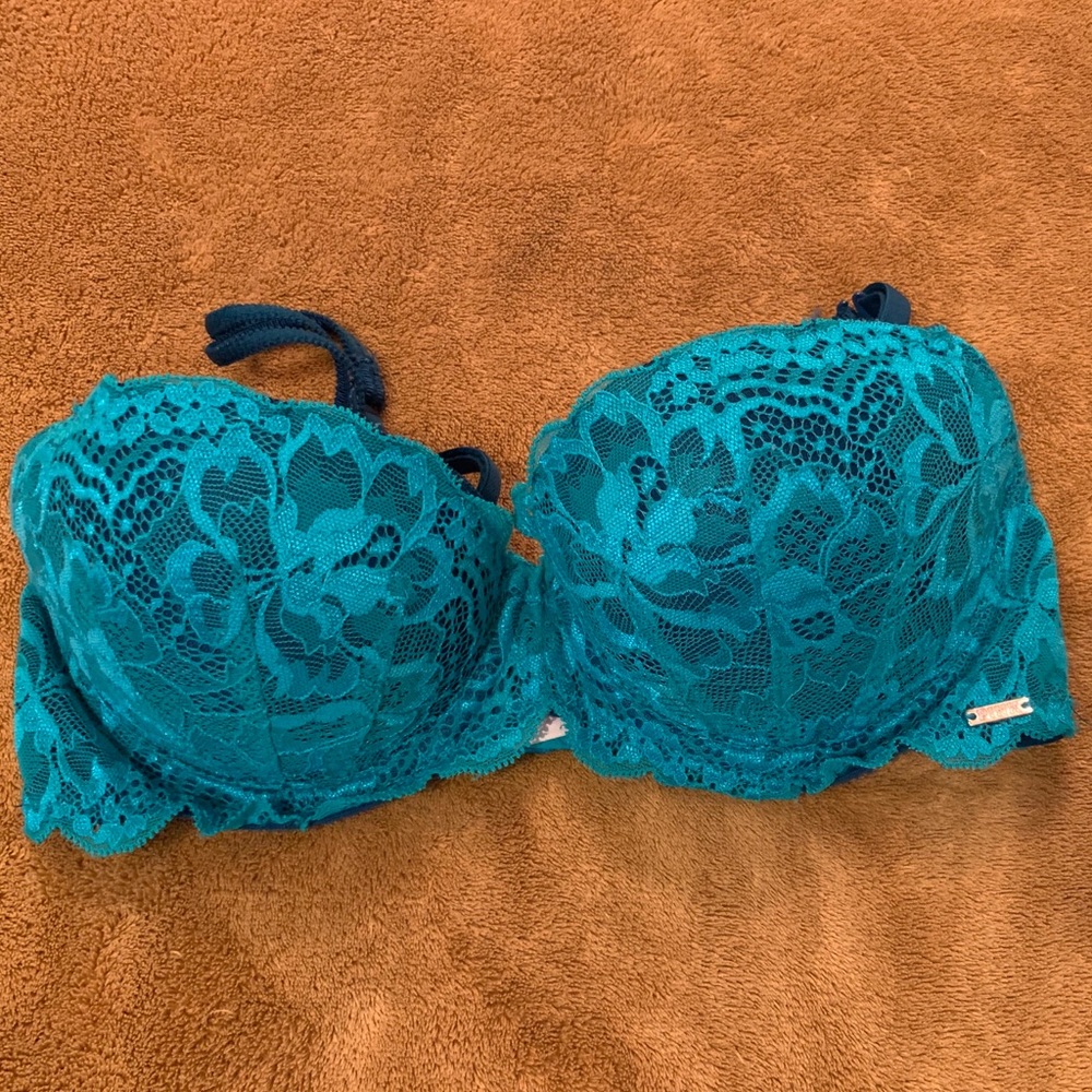 VS Pink 32 C